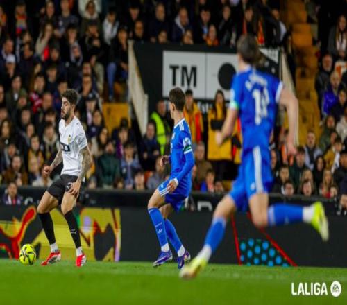 詹姆斯领衔,湖人四连胜,纪录三双,即时比分,比分直播,足球比分直播,球探体育